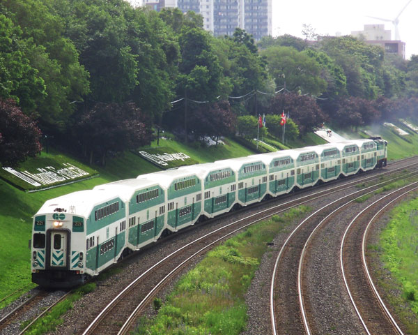Lakeshore_West_GO_Train_Westbound-small